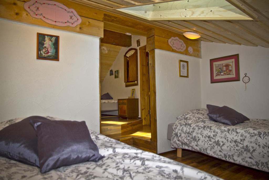 Raven's Bed Keflavík